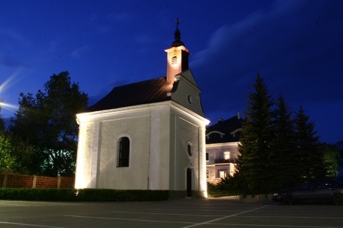 Kráľovská colnica a kaplnka v Celulózke (Villa Nečas