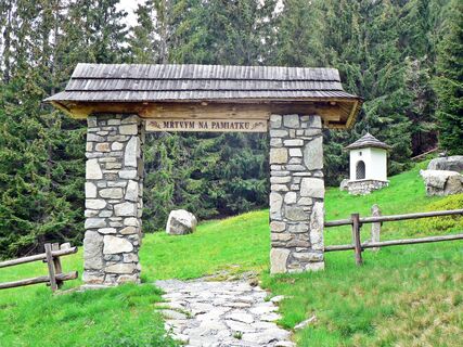 Symbolický cintorín obetí Západných Tatier na Zverovke