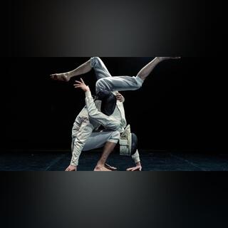 tYhle Praha: (Ne)boj / pohybové predstavenie